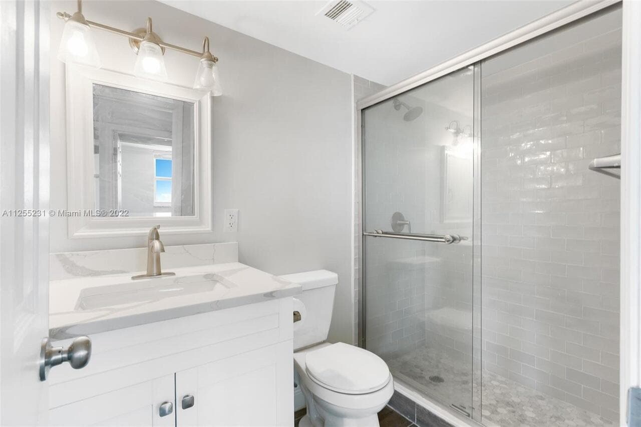 1505 N Riverside Drive 404 photo 18