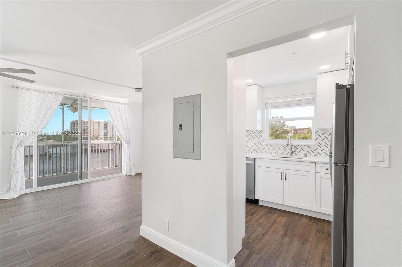 1505 N Riverside Drive 404 photo 11