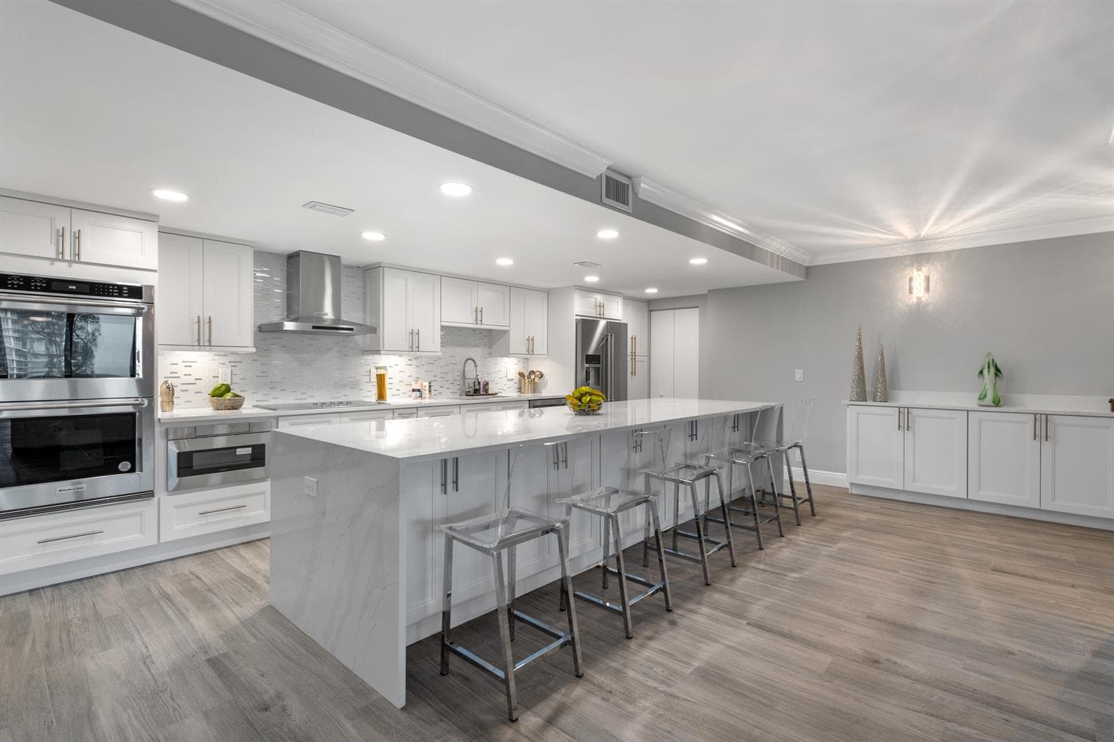 777 NE Bayshore Drive 705 photo 1
