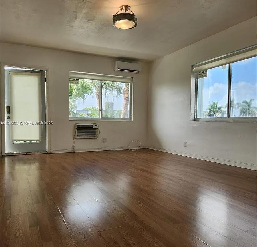 455 Golden Isles Dr 309 photo 3