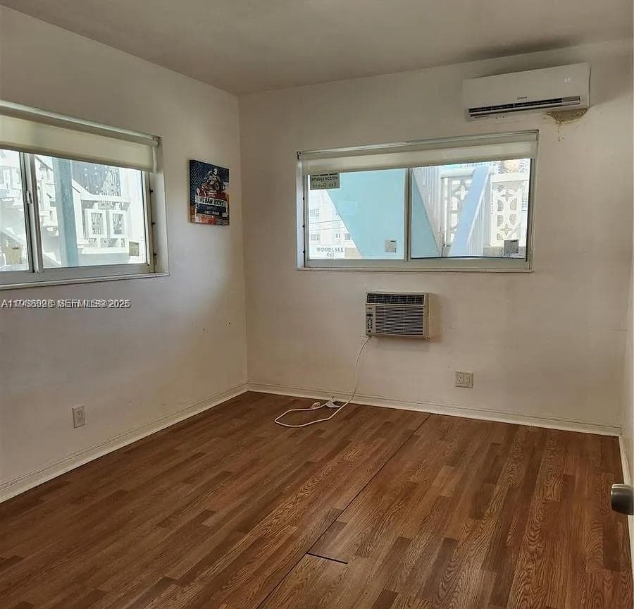 455 Golden Isles Dr 309 photo 4