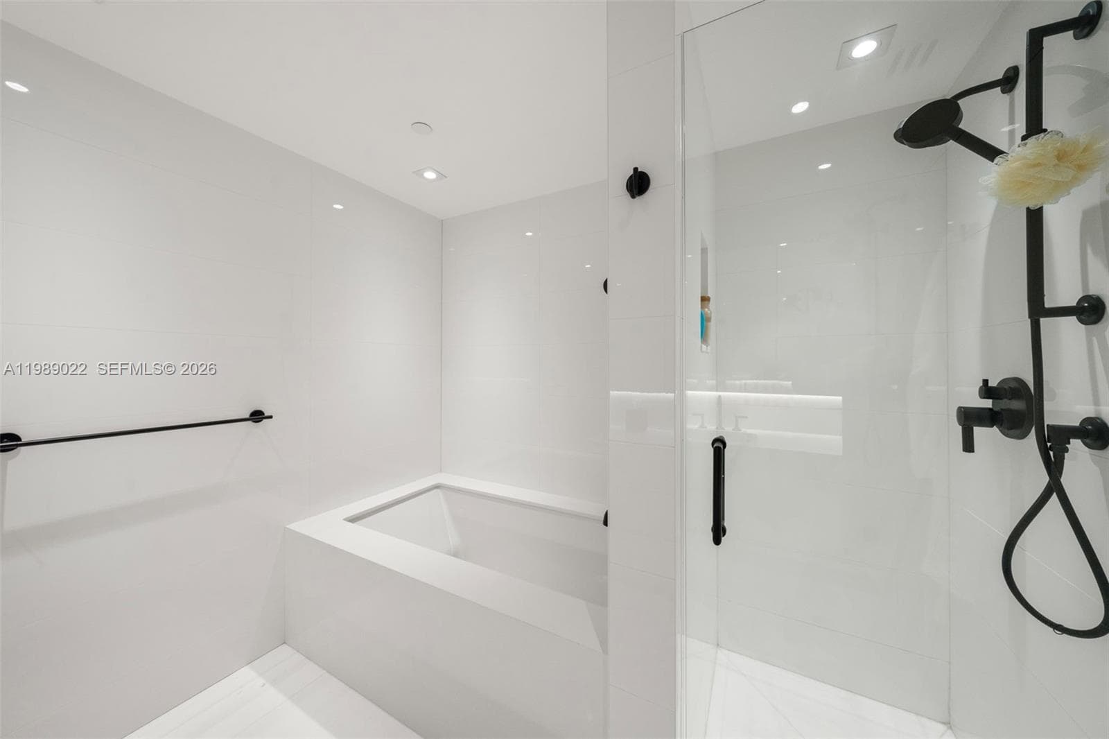 9999 Collins Ave 11J photo 23