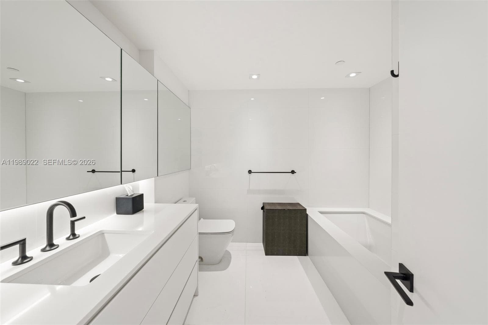 9999 Collins Ave 11J photo 22