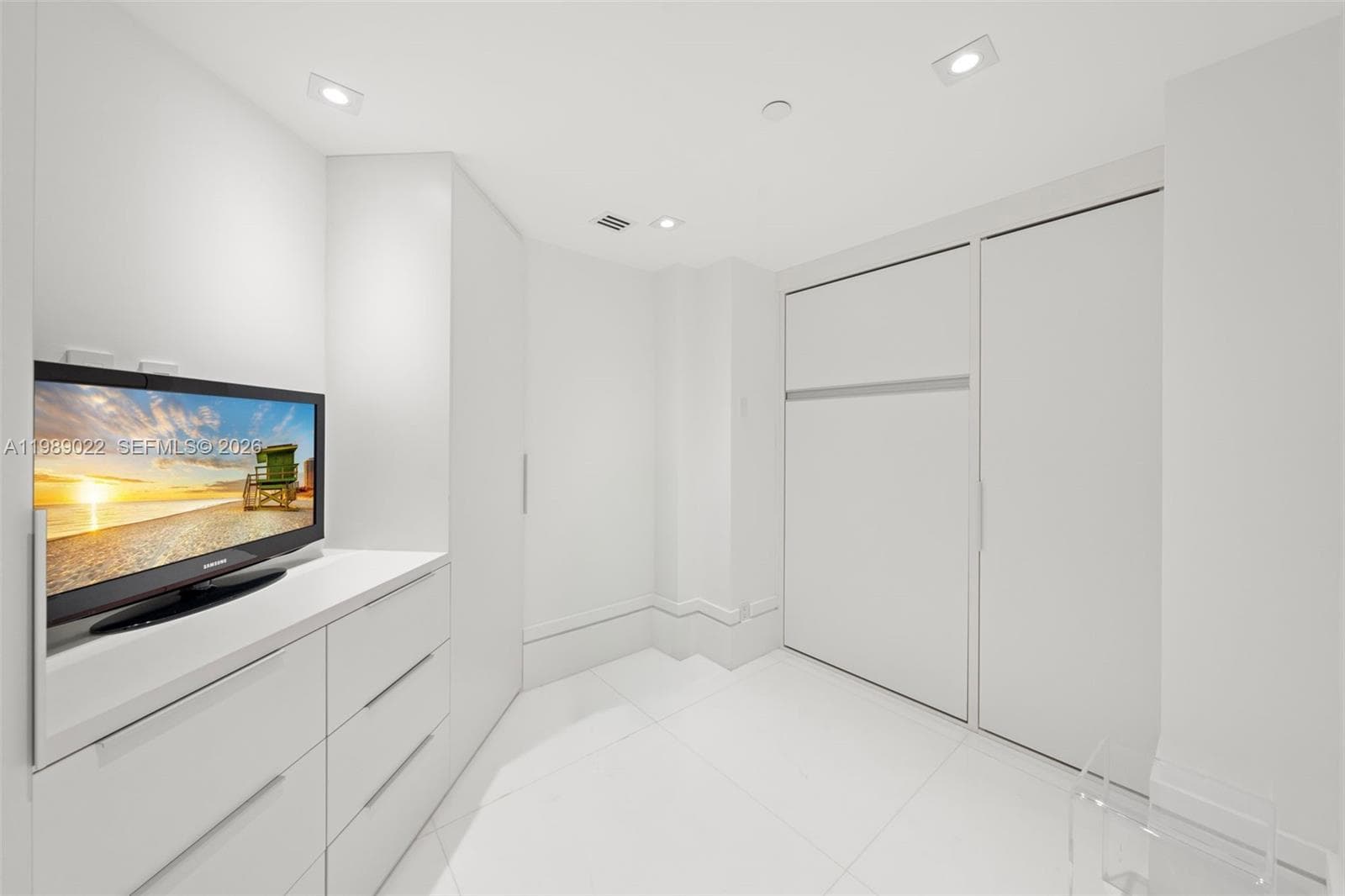 9999 Collins Ave 11J photo 25