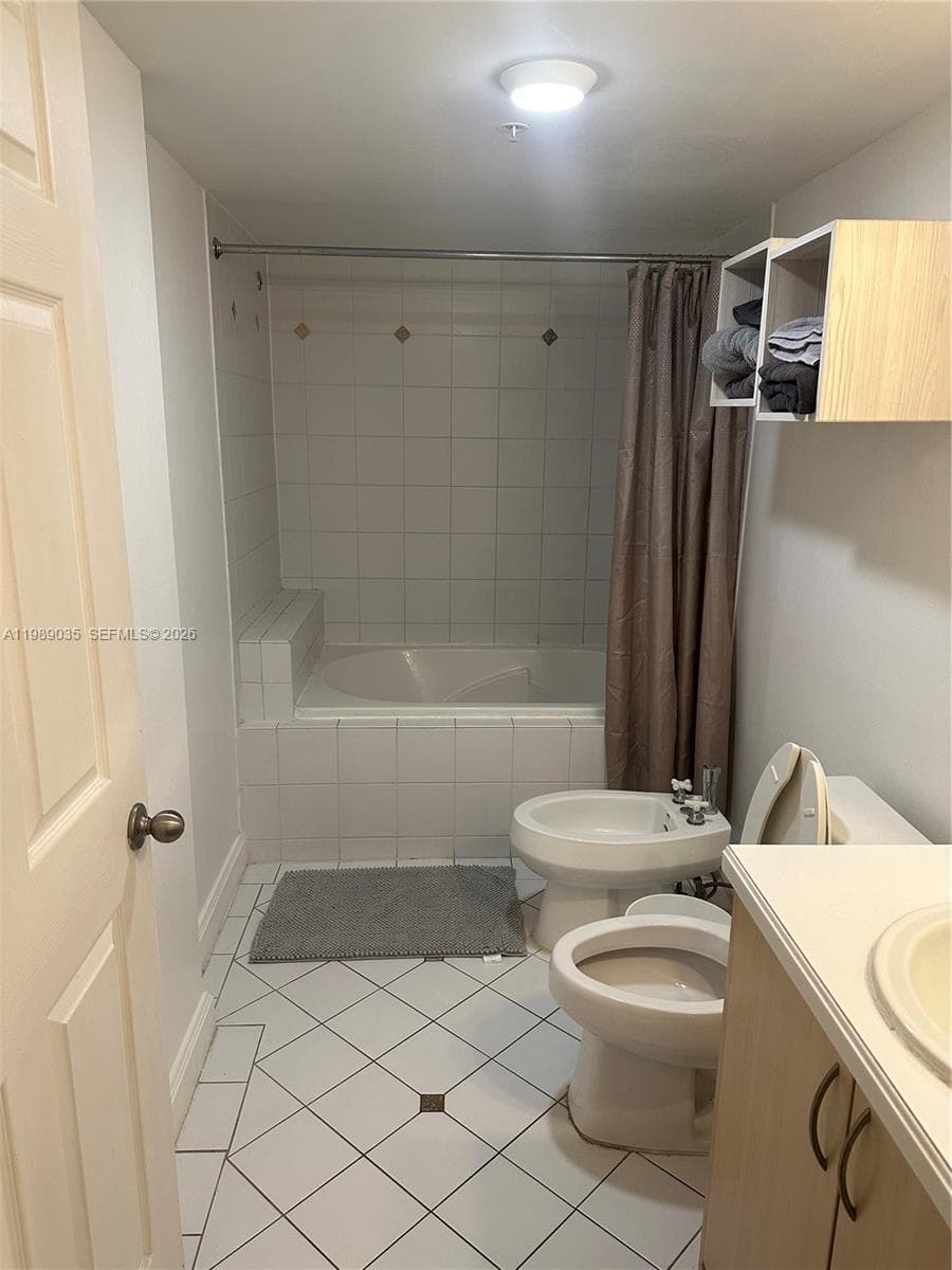 2951 S Bayshore Dr 417 photo 6