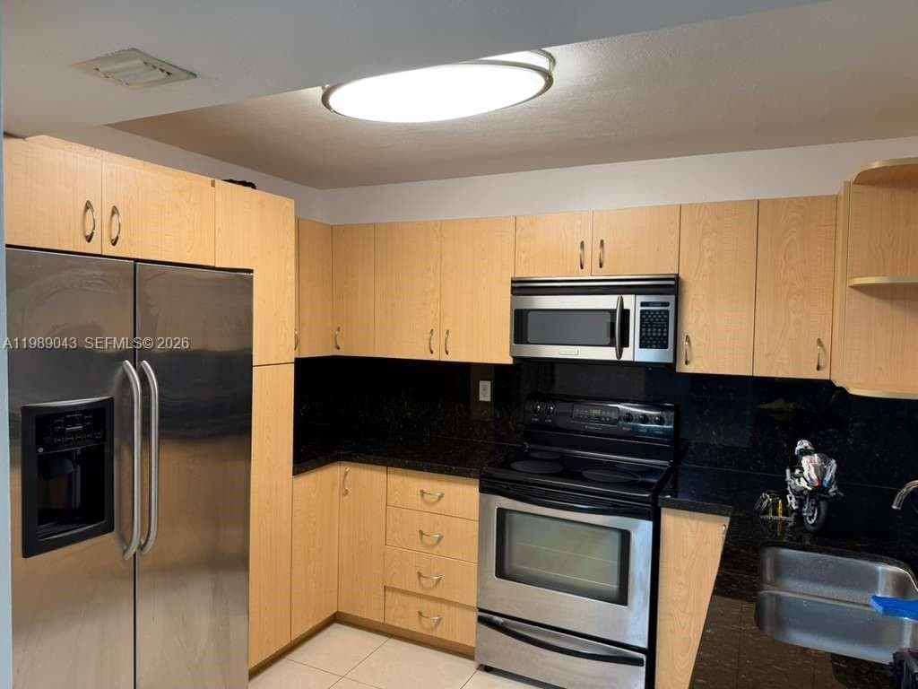 2750 NE 183rd St 1201 photo 1