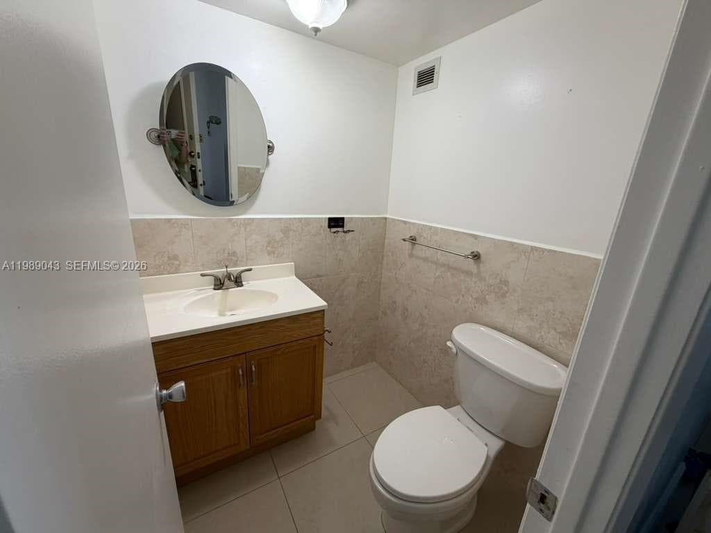 2750 183rd St 1201 photo 5