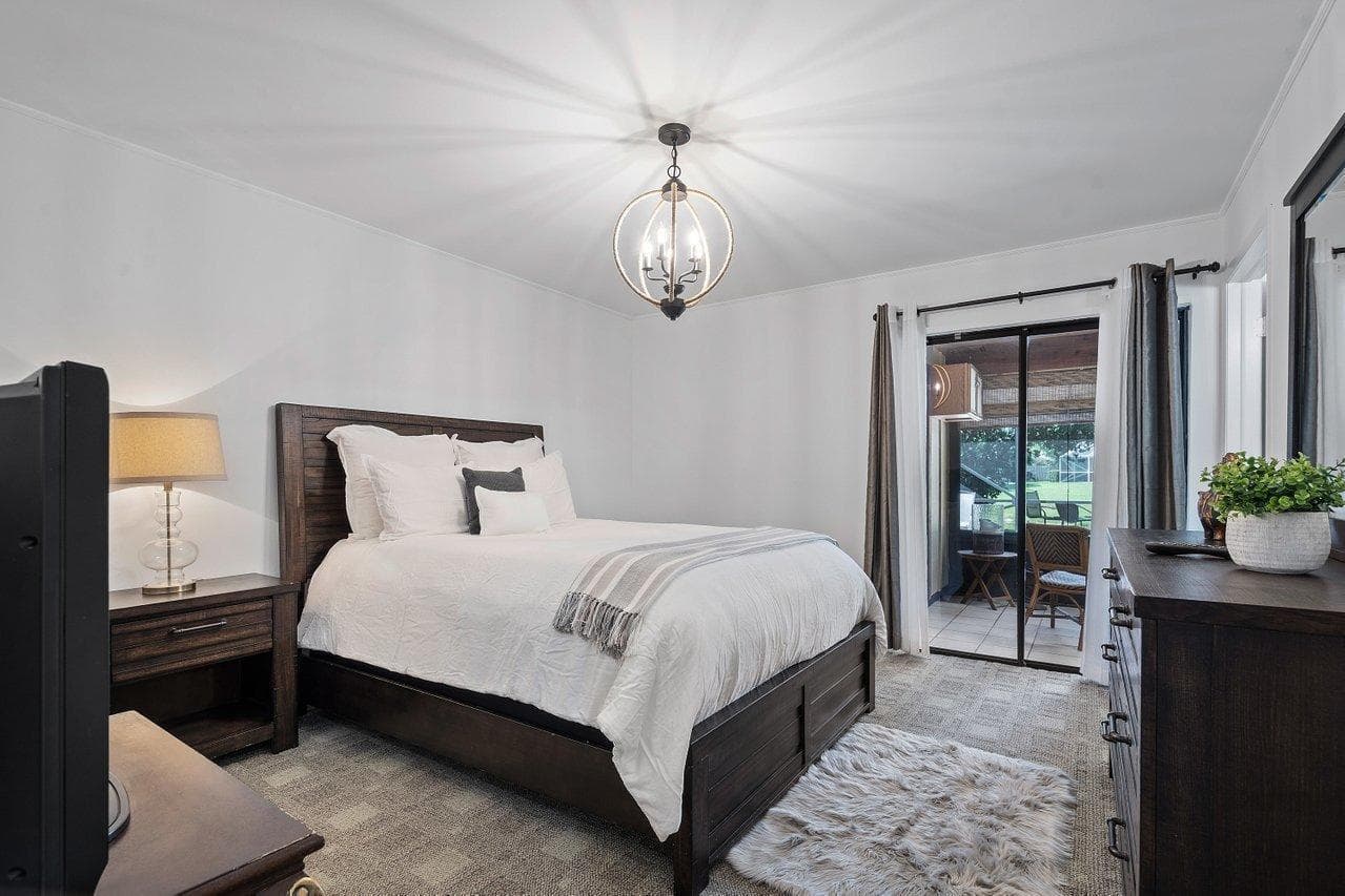 1369 Riverside Circle photo 6