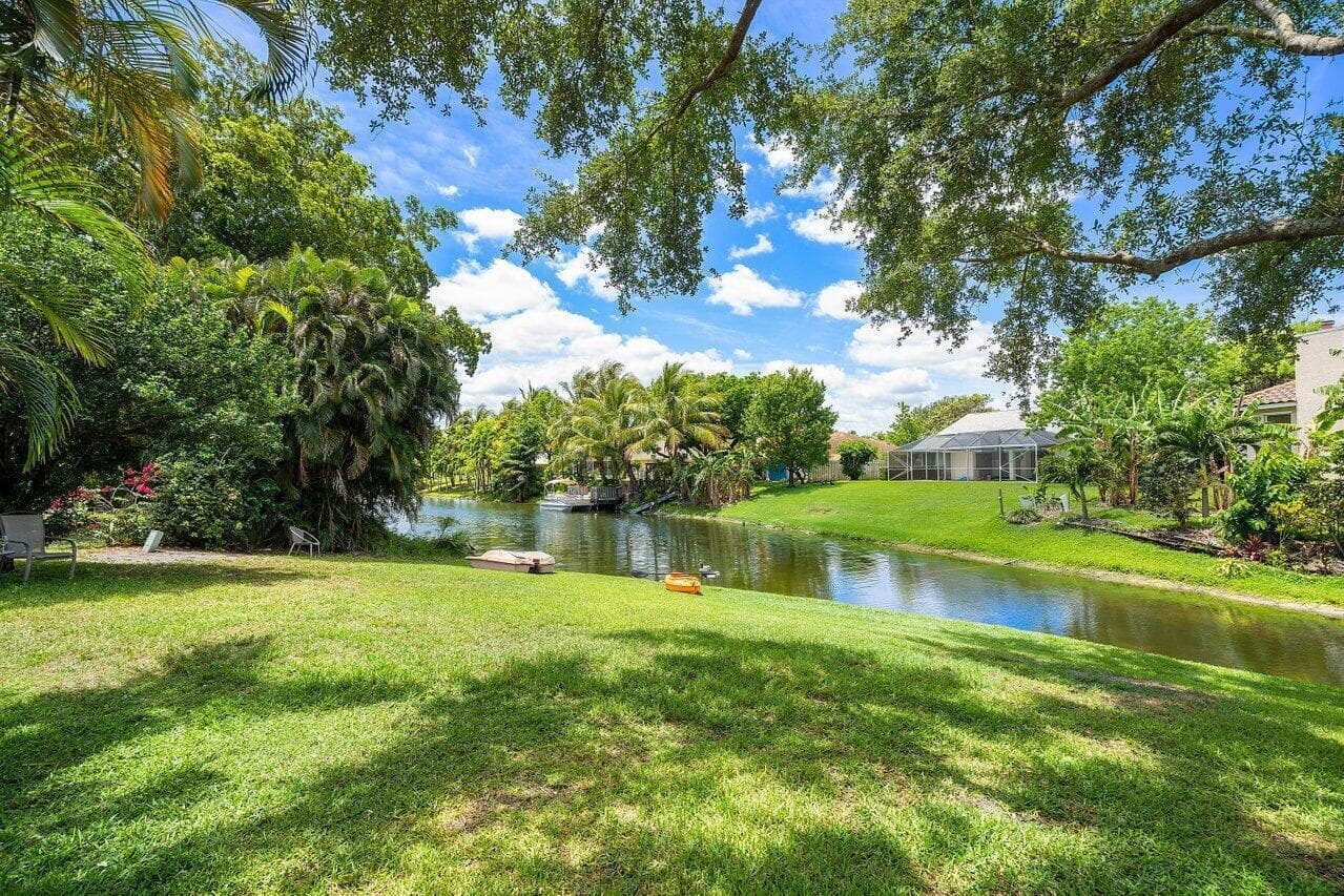 1369 Riverside Circle photo 7