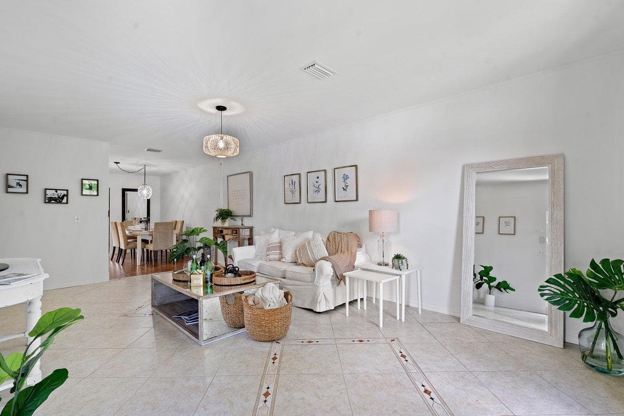 1369 Riverside Circle photo 3