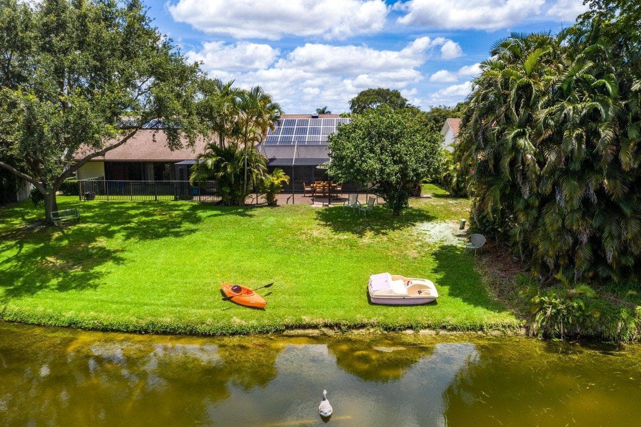 1369 Riverside Circle photo 1