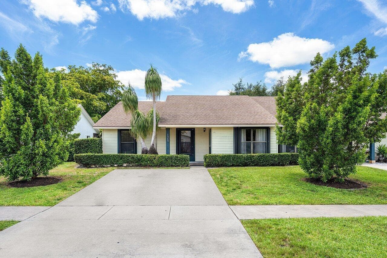 1369 Riverside Circle photo 9