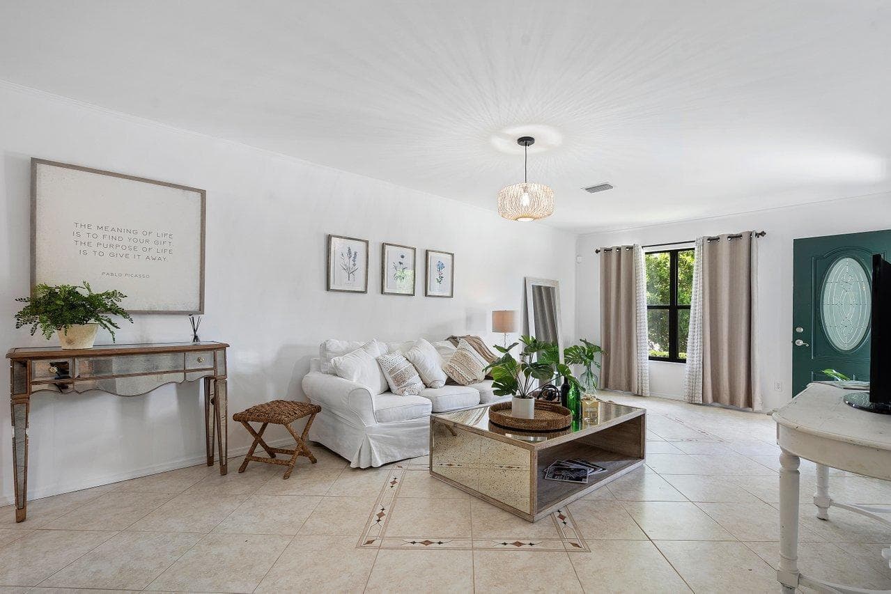 1369 Riverside Circle photo 4