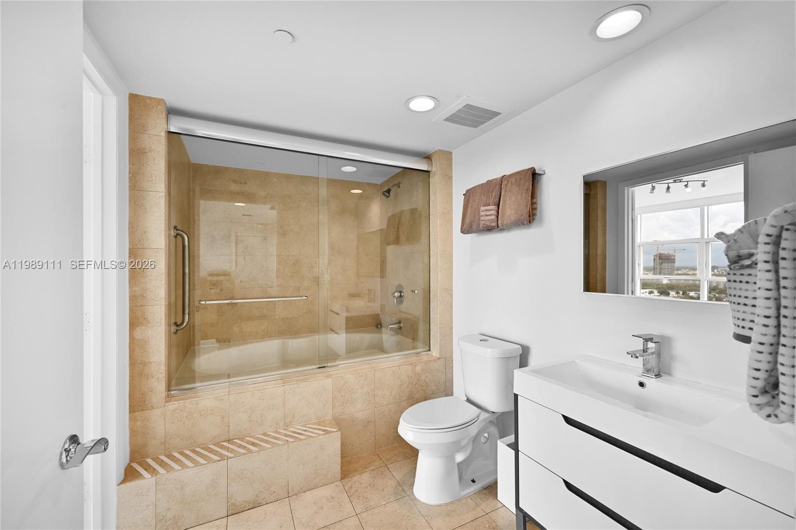 1830 Ocean Dr 1907 photo 18