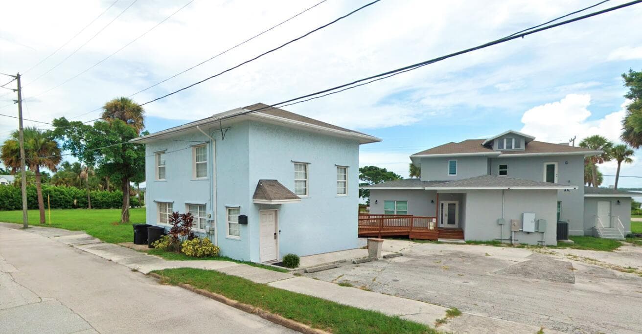 515 S Indian River Drive photo 2