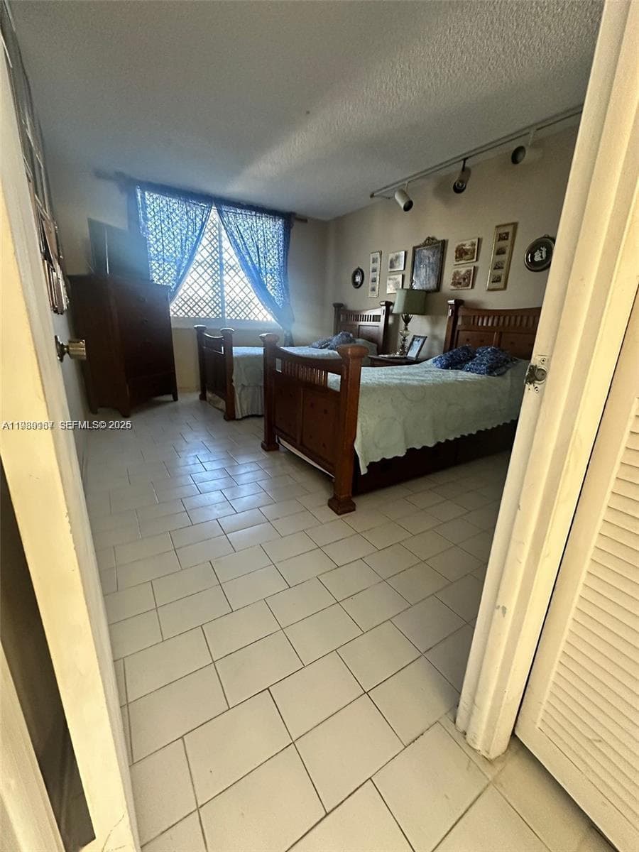 427 Golden Isles Dr 7E photo 8