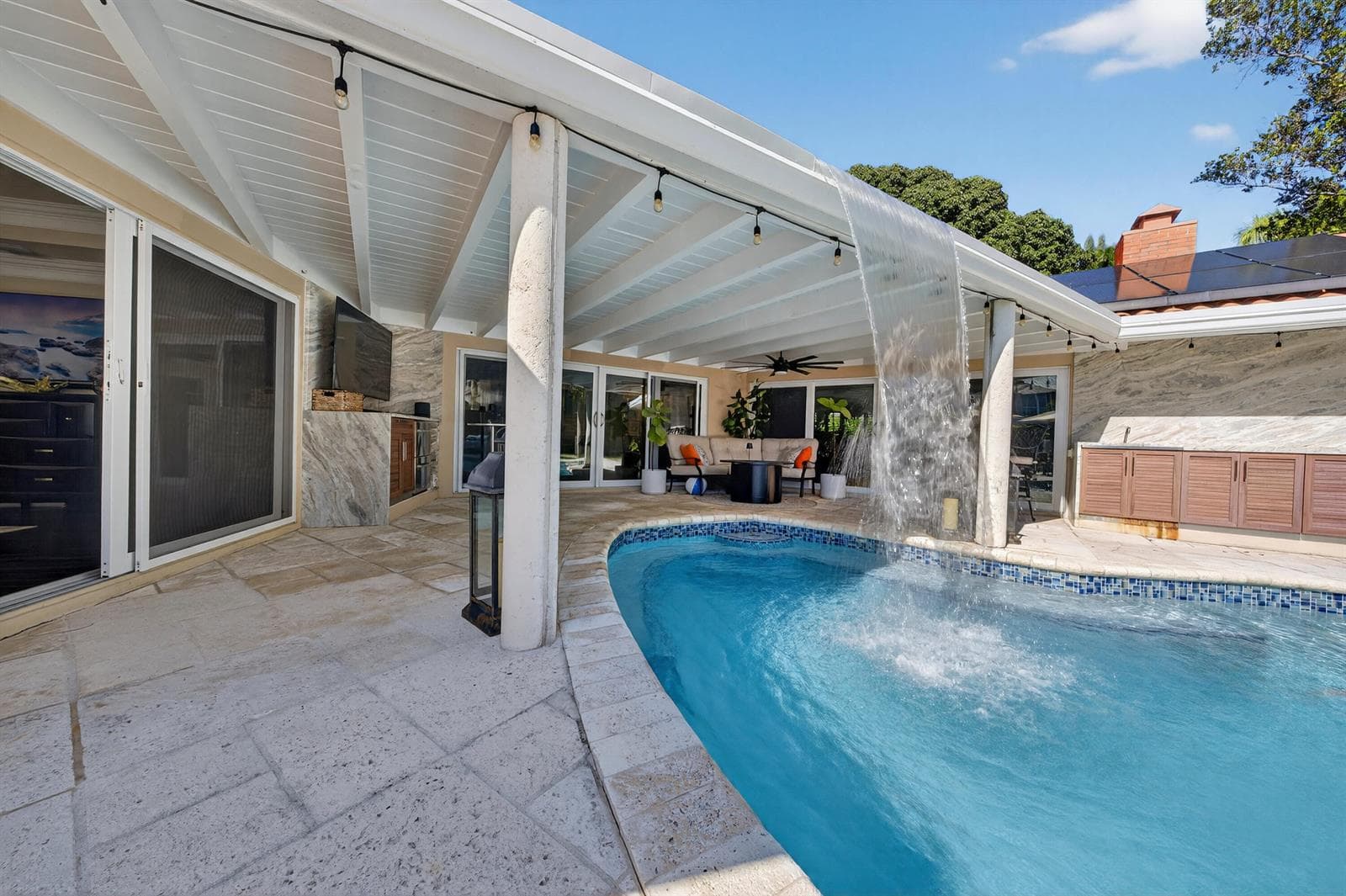 2460 Bayview Drive photo 4