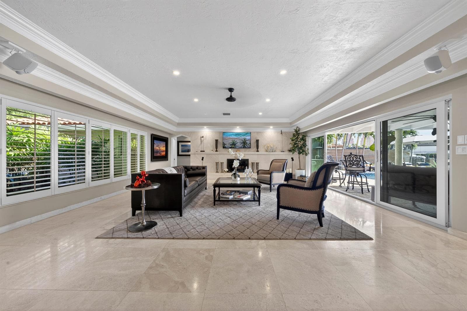 2460 Bayview Drive photo 8