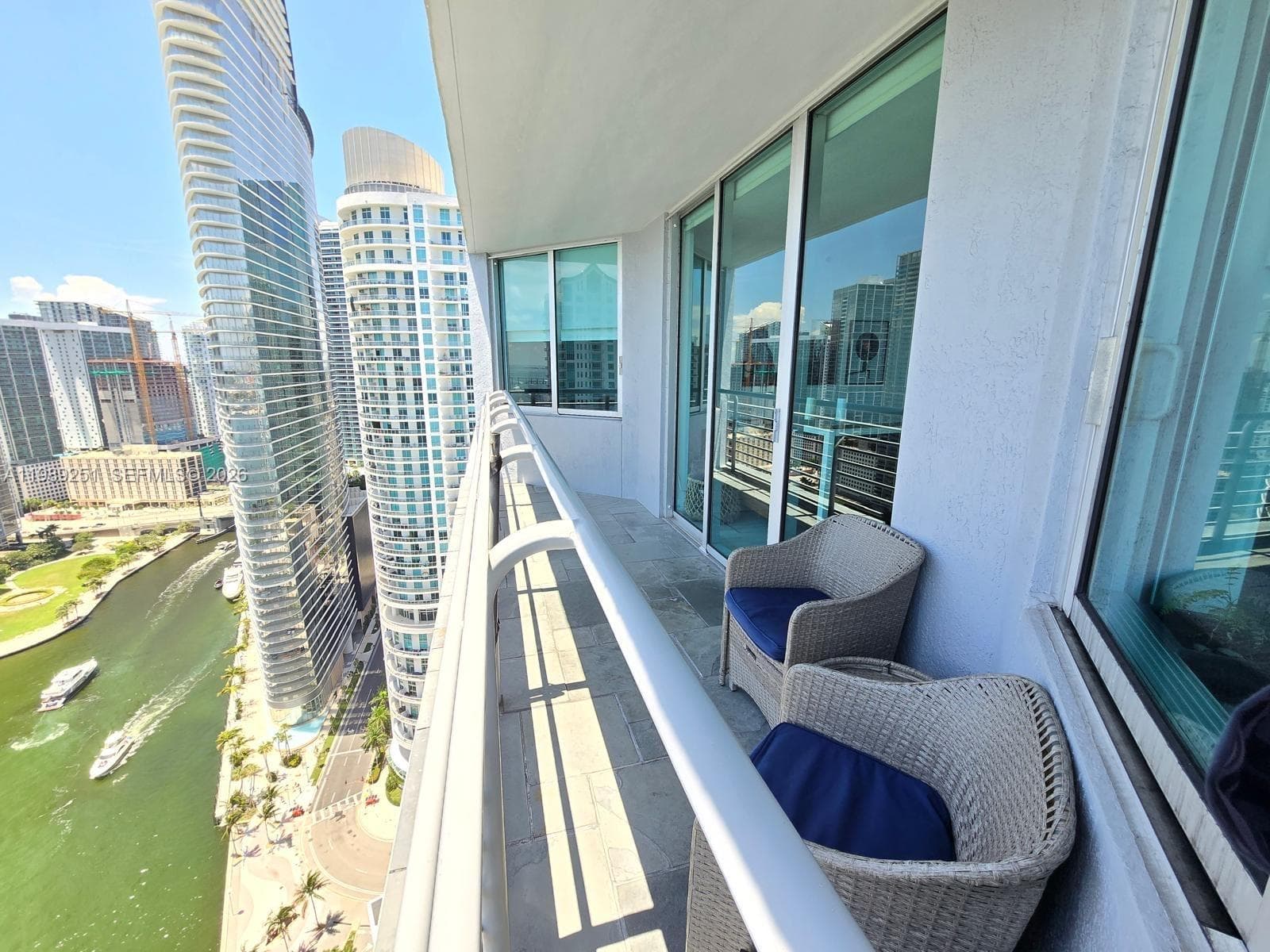 325 Biscayne Blvd 3719 photo 2