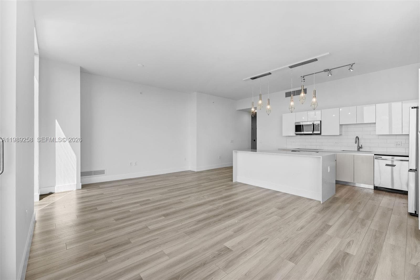 101 Diplomat Pkwy 1910 photo 3