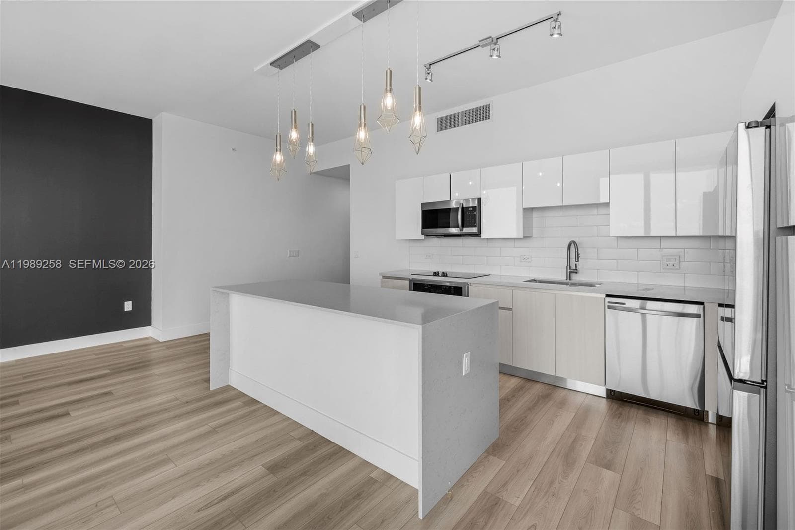 101 Diplomat Pkwy 1910 photo 5