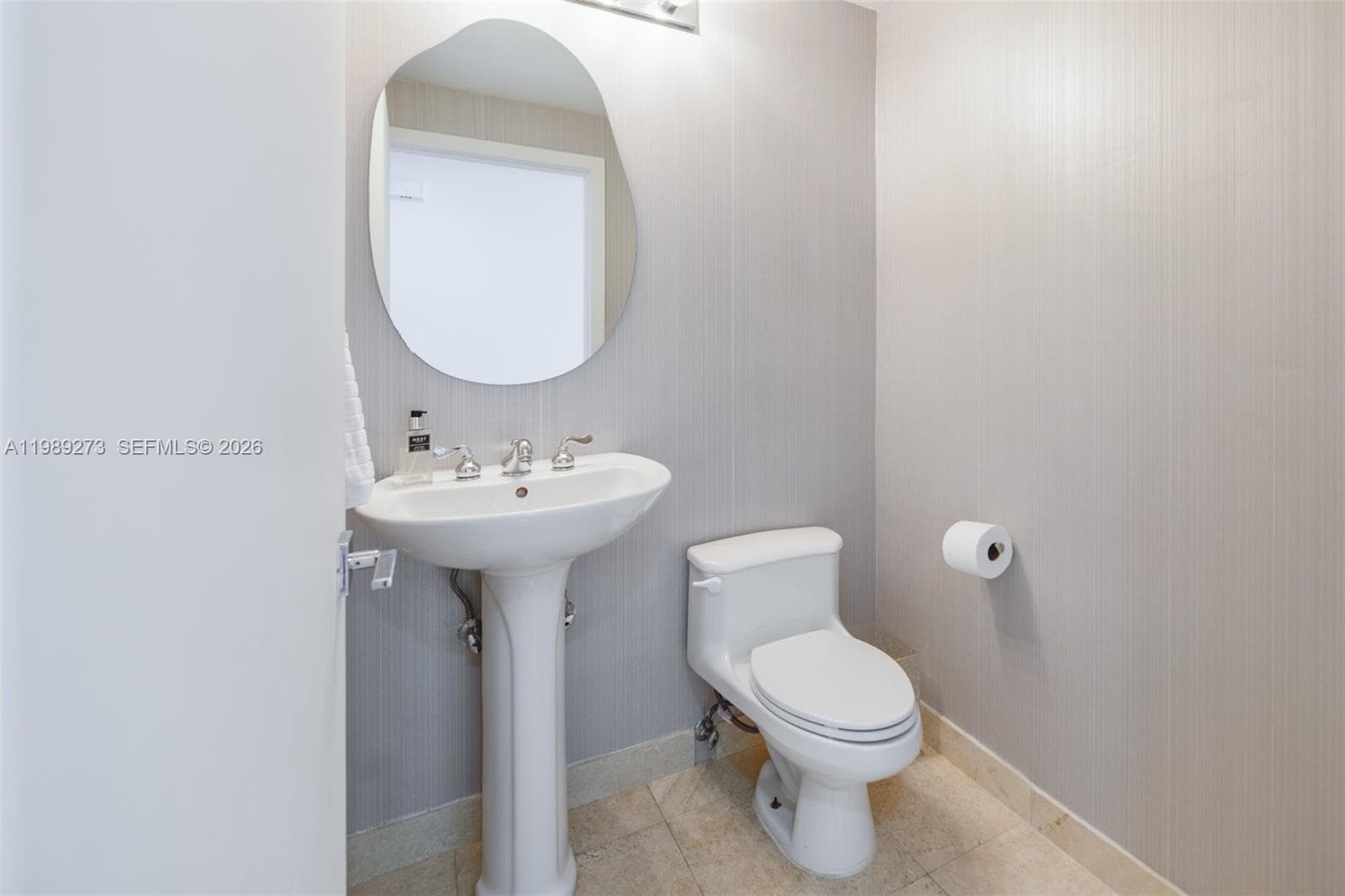 21050 Point Pl 702 photo 25