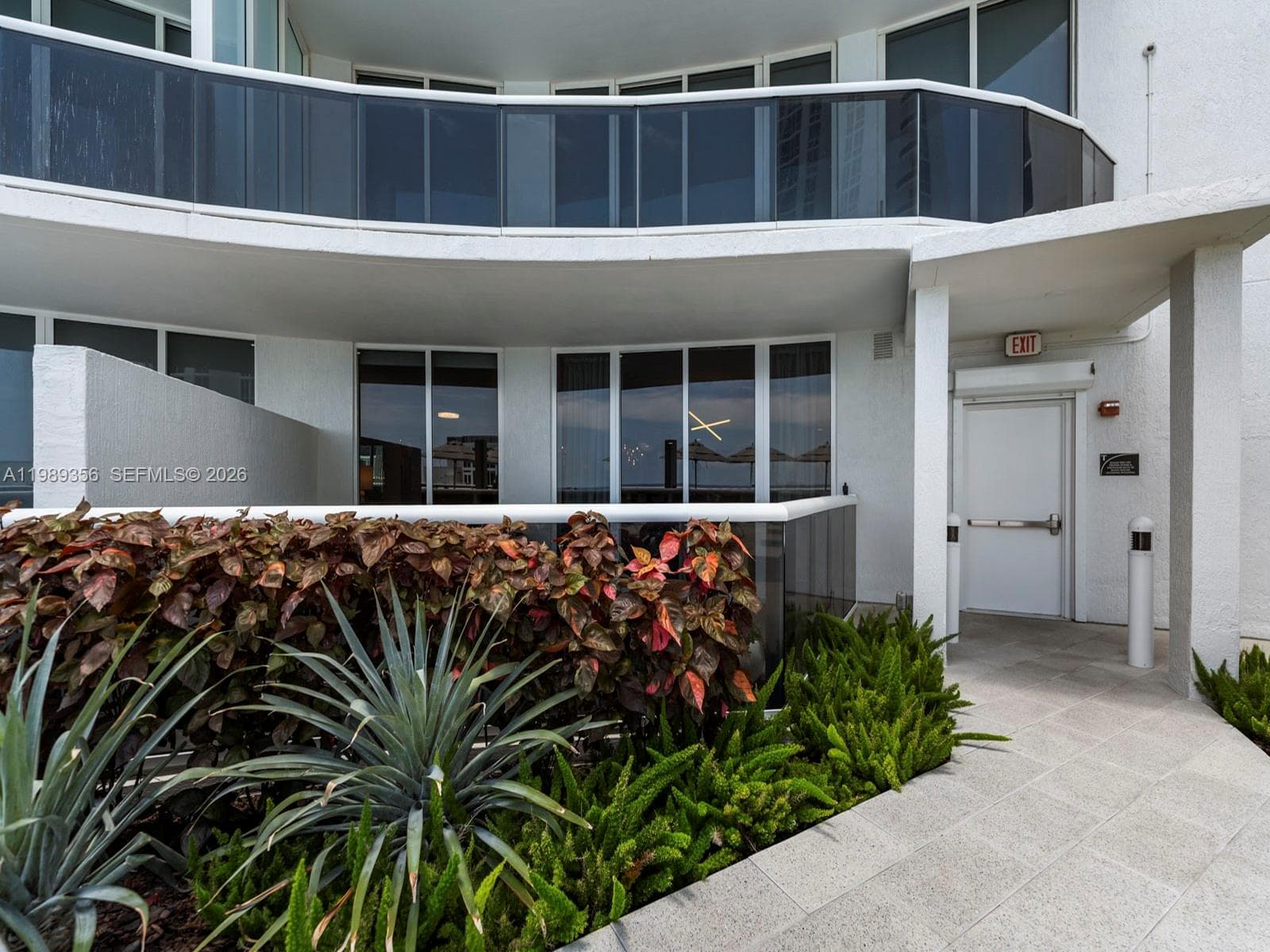 15901 Collins Ave 403 photo 23