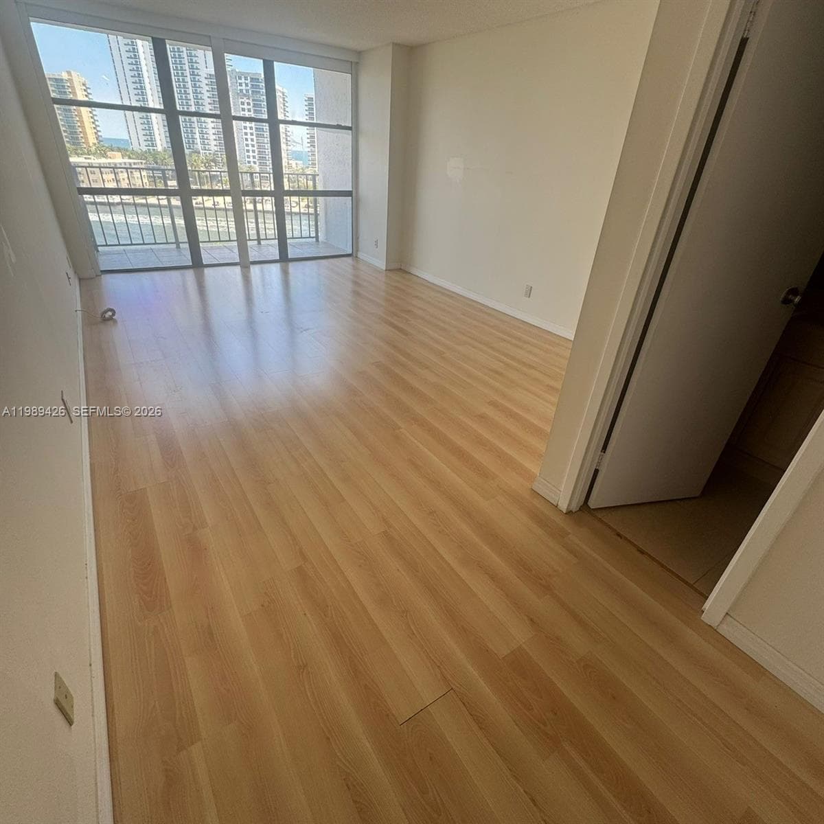 800 Parkview Dr 802 photo 23