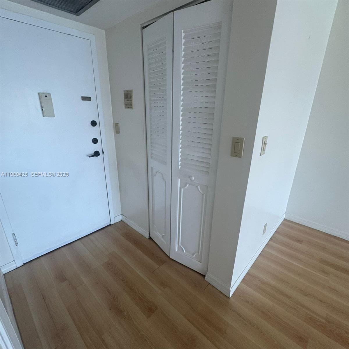 800 Parkview Dr 802 photo 18