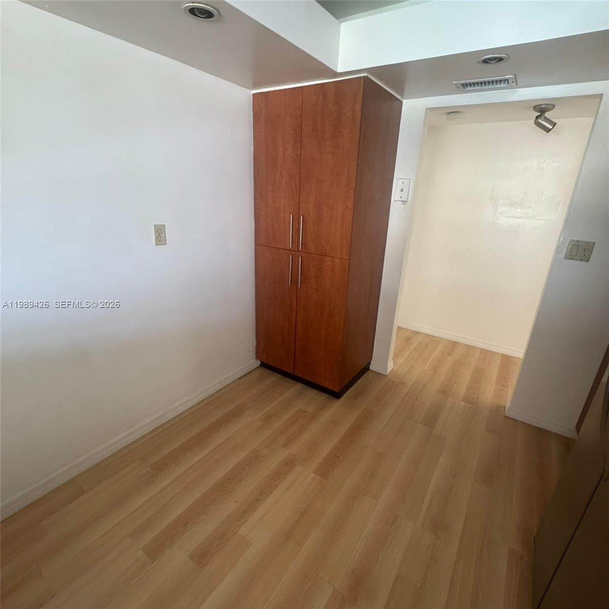 800 Parkview Dr 802 photo 15