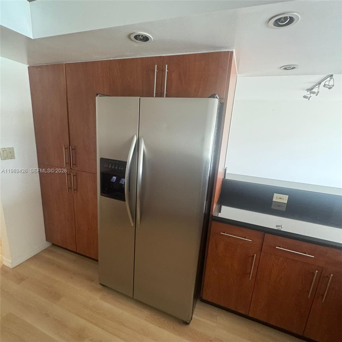 800 Parkview Dr 802 photo 11