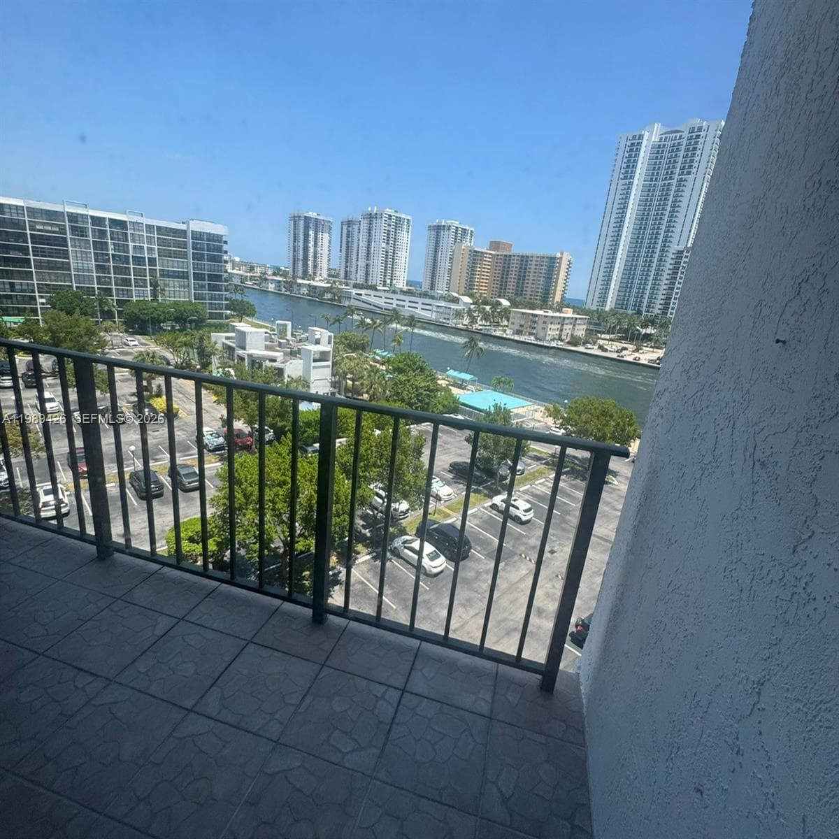 800 Parkview Dr 802 photo 4