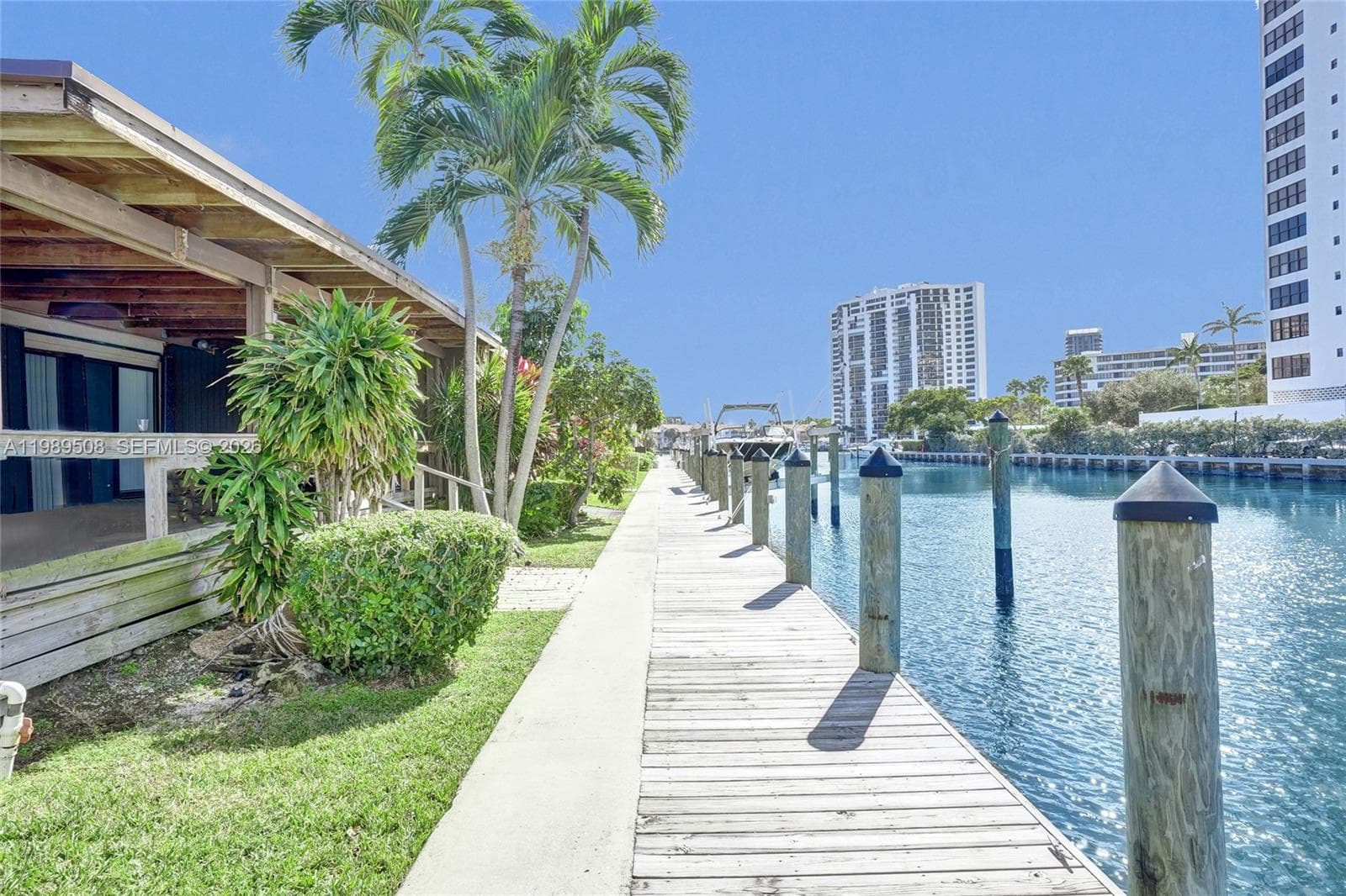 2619 Parkview Dr photo 3