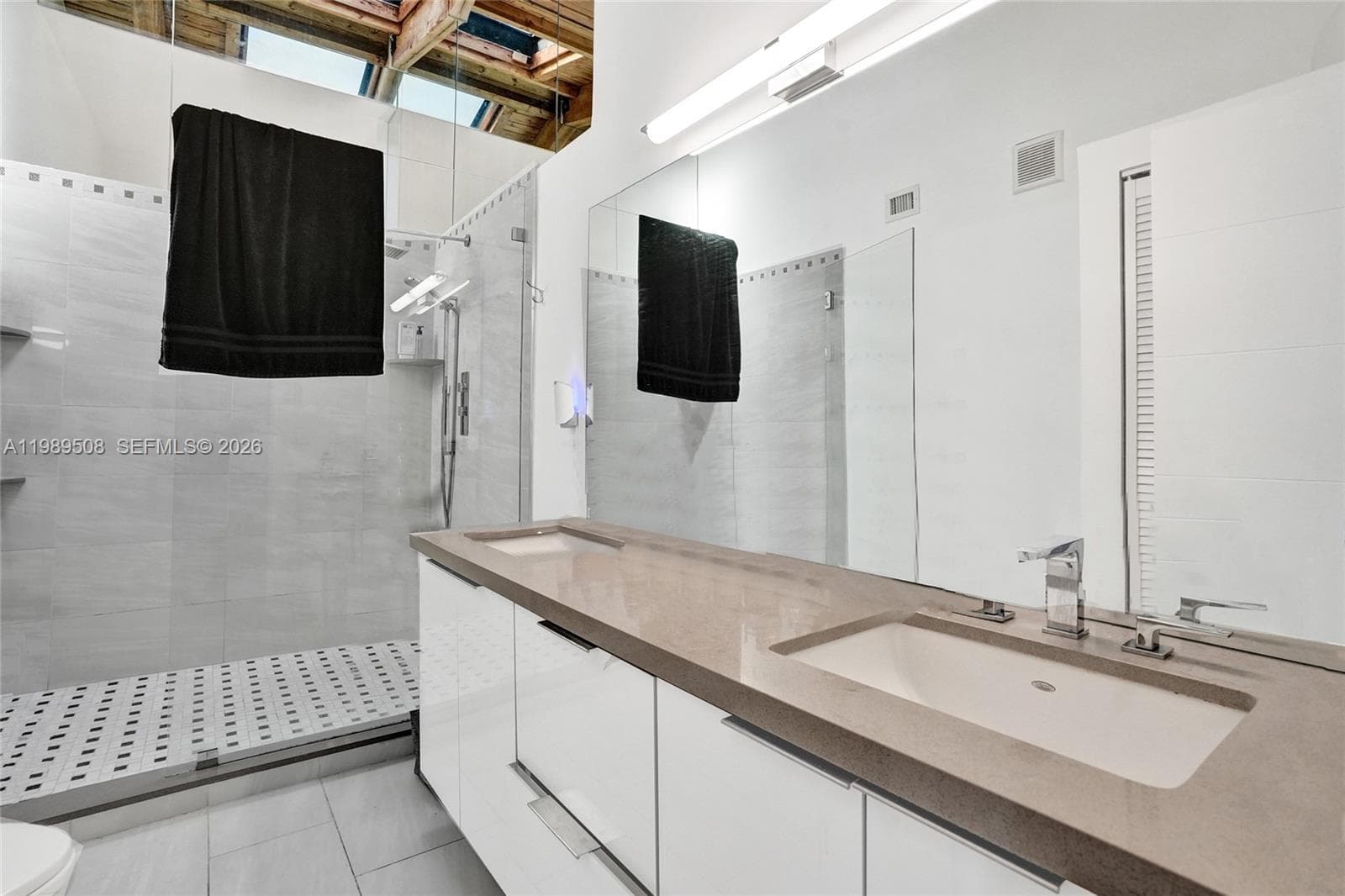 2619 Parkview Dr photo 10