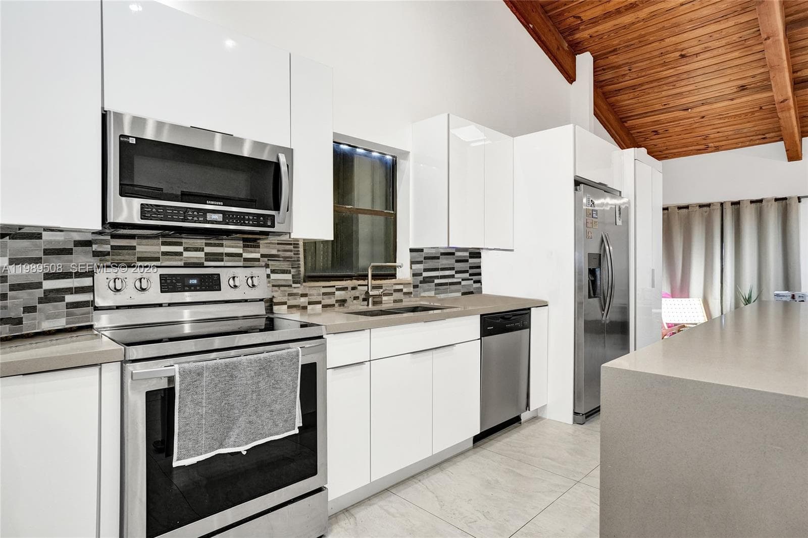 2619 Parkview Dr photo 8