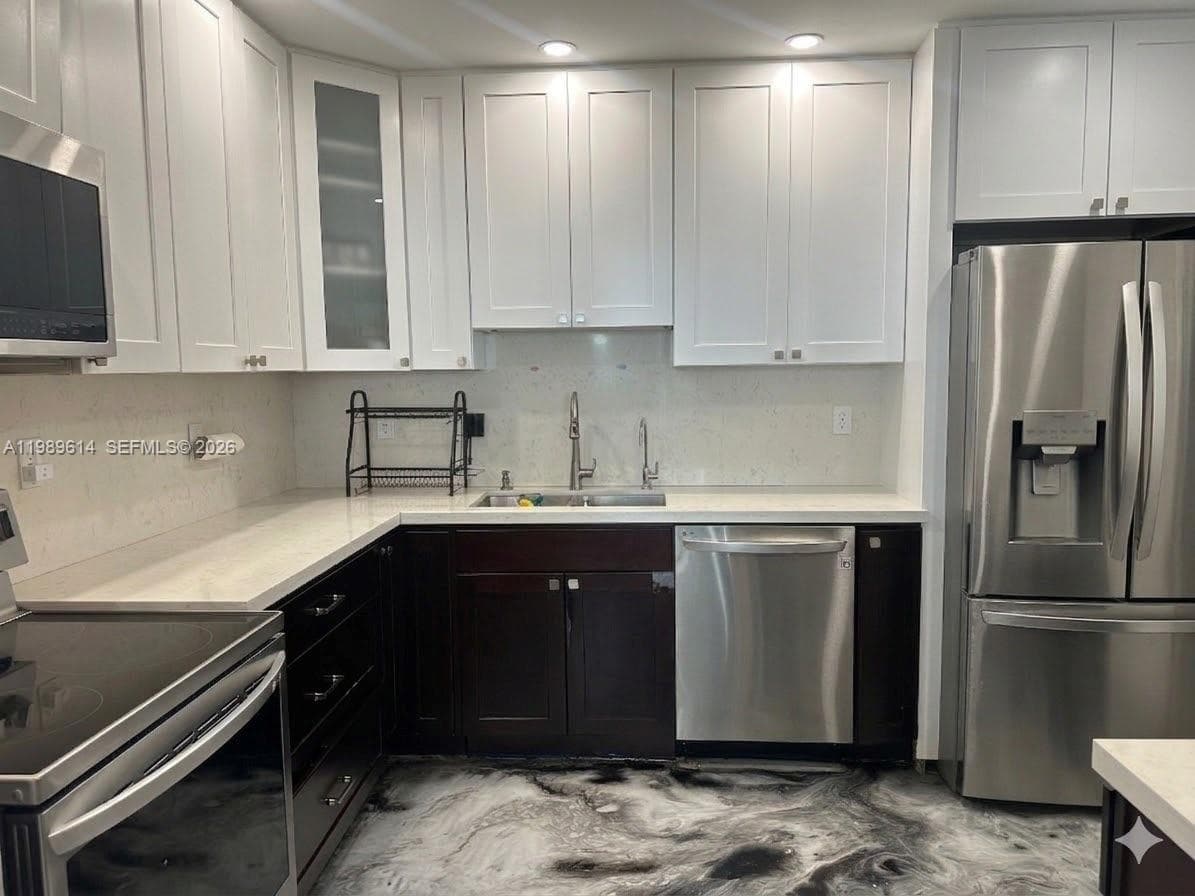 9341 E Bay Harbor Dr 6C photo 12