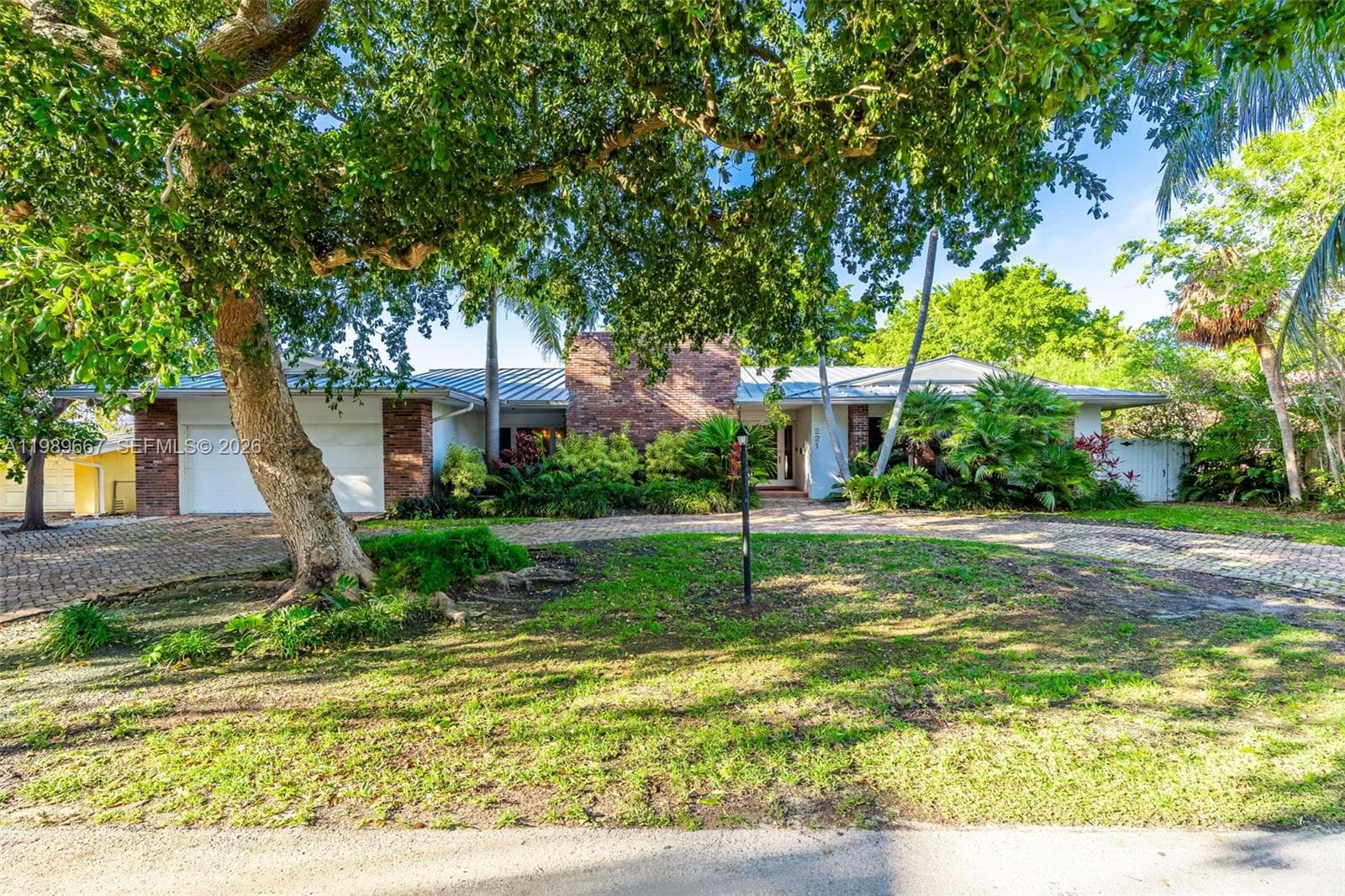 221 Knollwood Dr photo 2