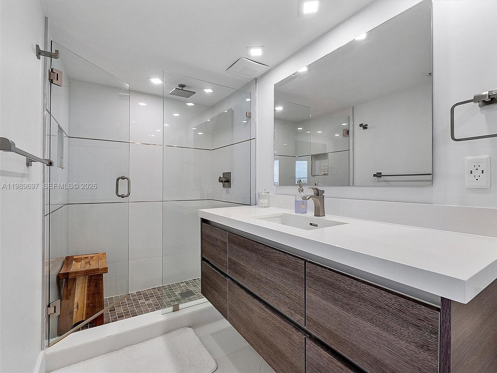 550 Ocean Blvd 1509 photo 24