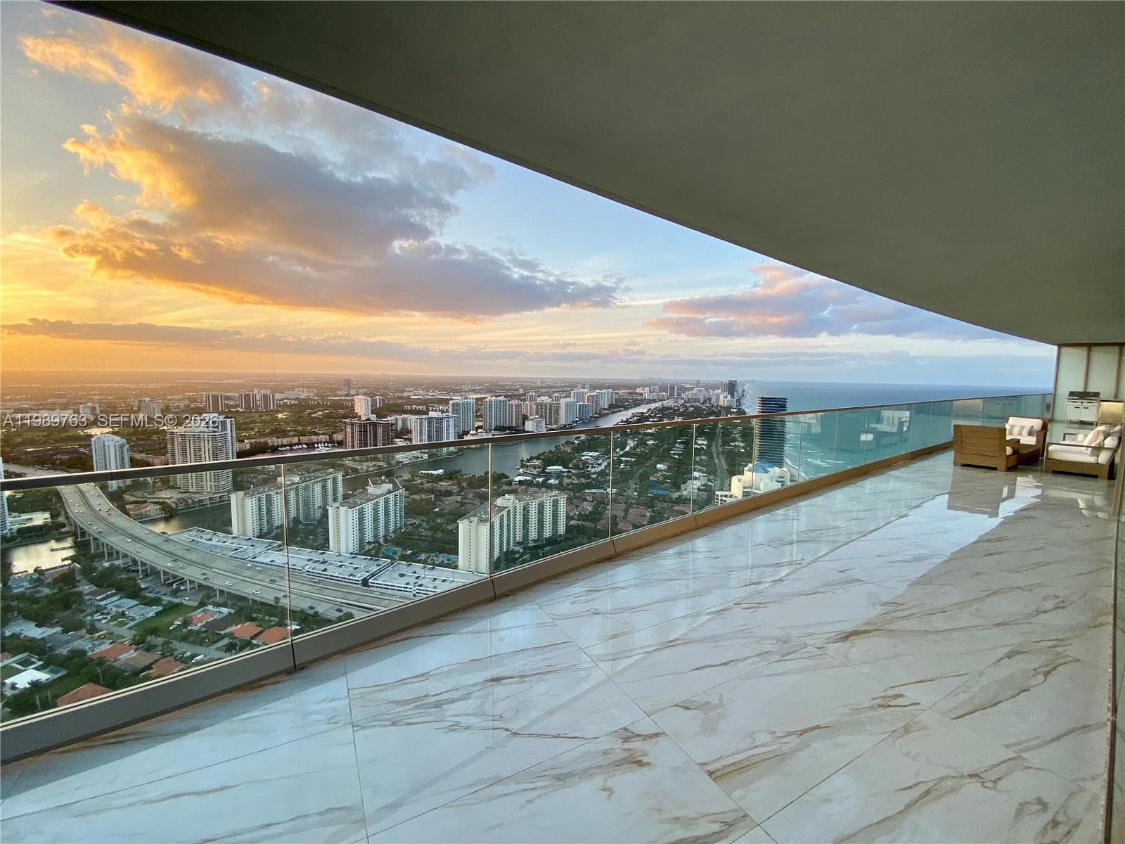 18975 Collins Ave 5105 photo 2