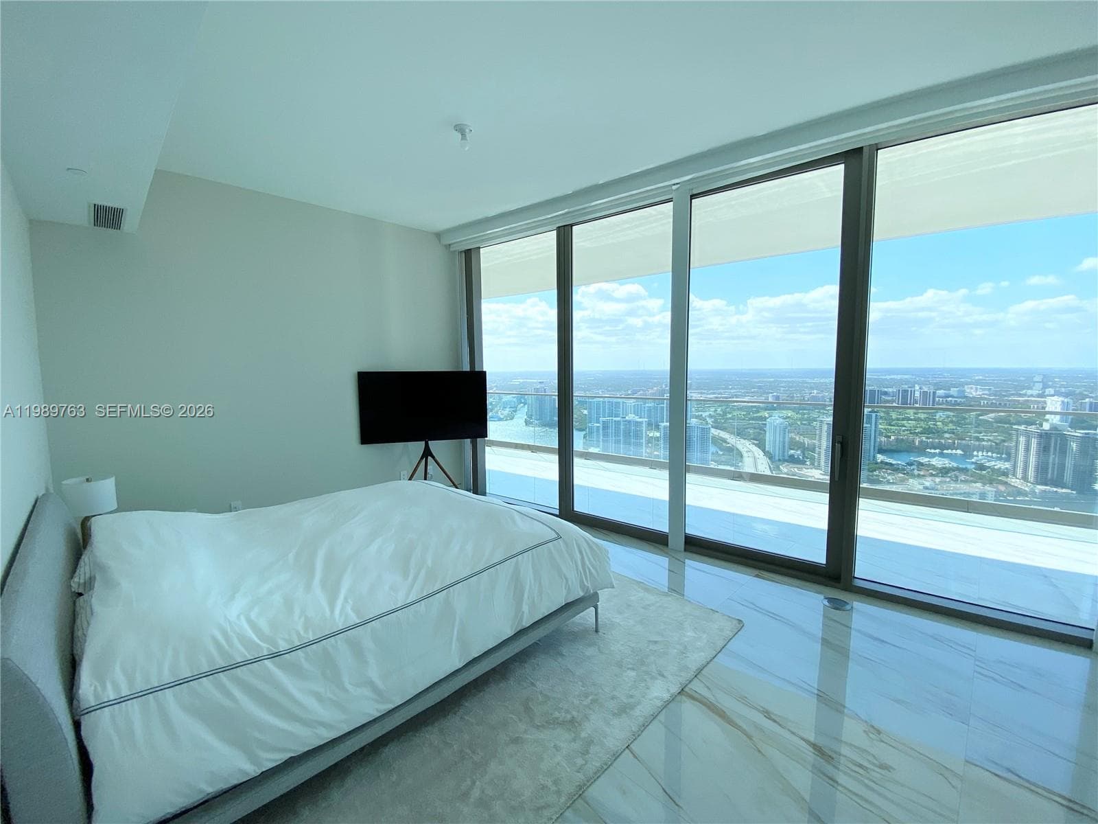 18975 Collins Ave 5105 photo 9