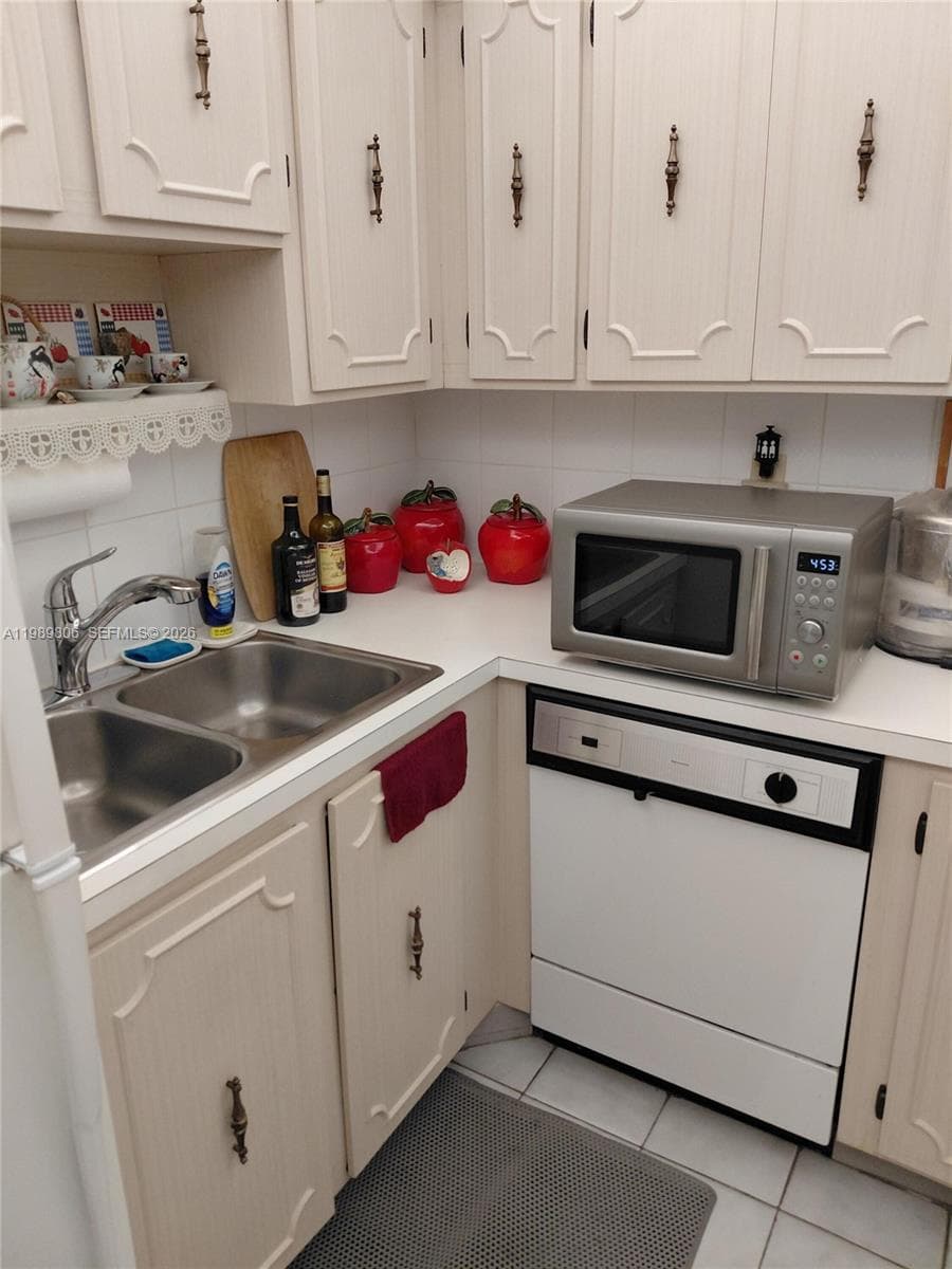 3113 S Ocean Dr 504 photo 13