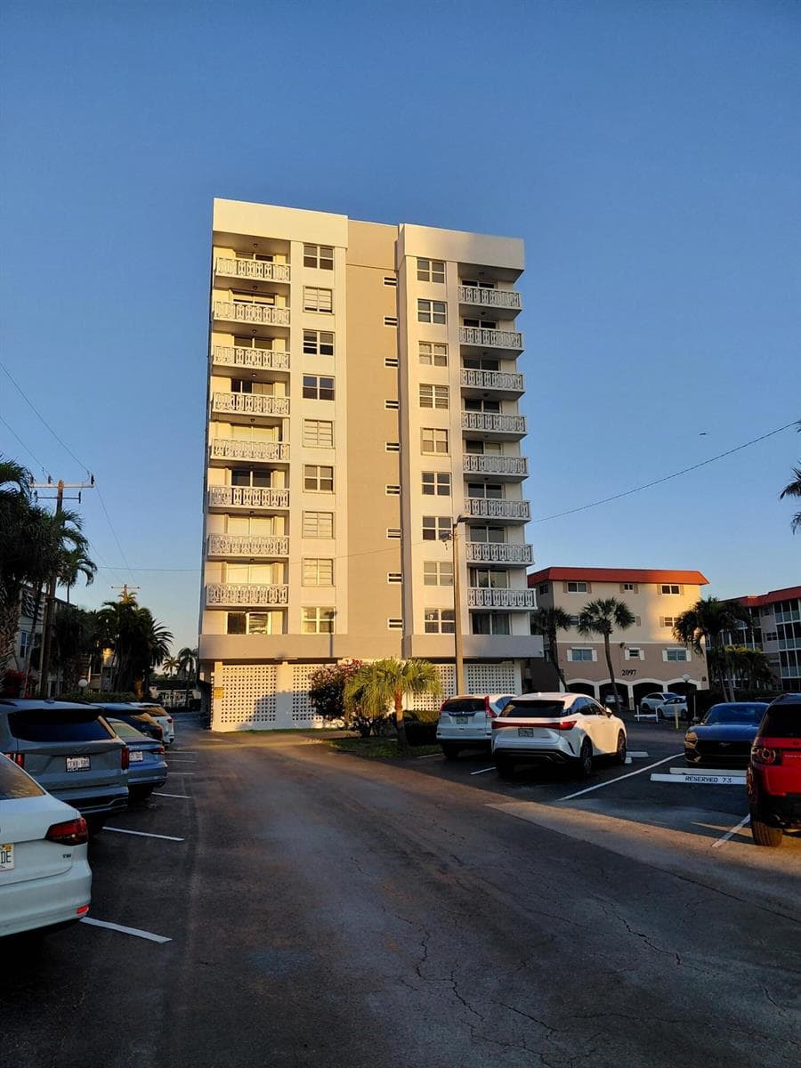 3113 S Ocean Drive 504 photo 2