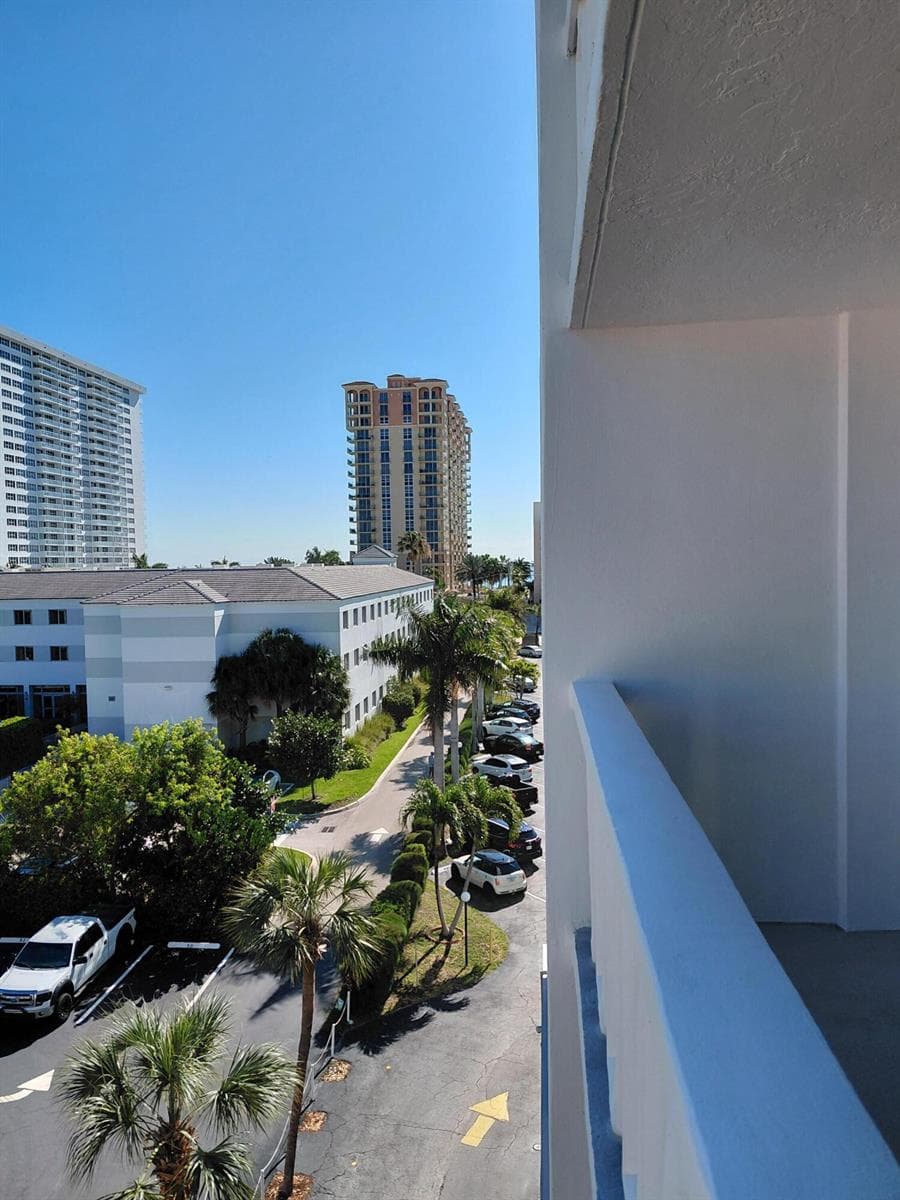 3113 S Ocean Drive 504 photo 22