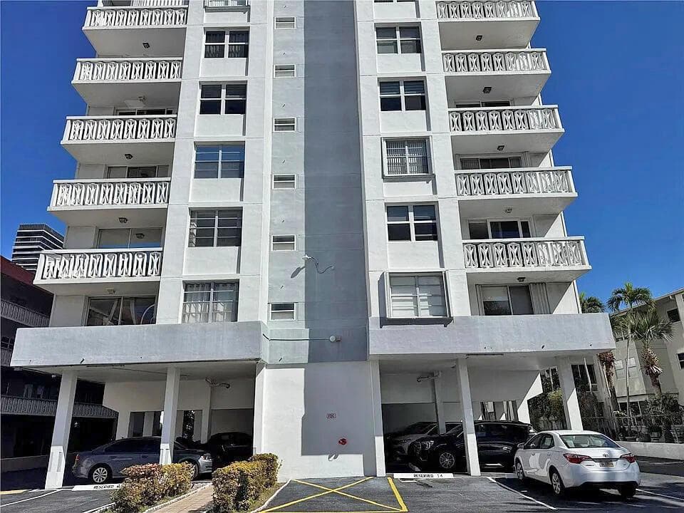 3113 S Ocean Drive 504 photo 3