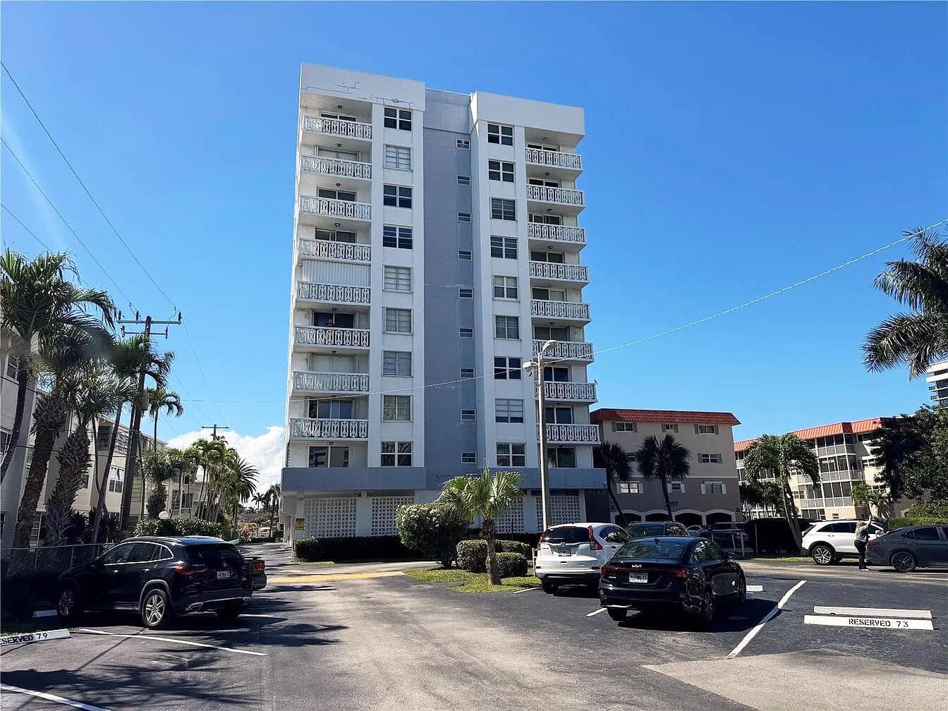 3113 S Ocean Drive 504 photo 1