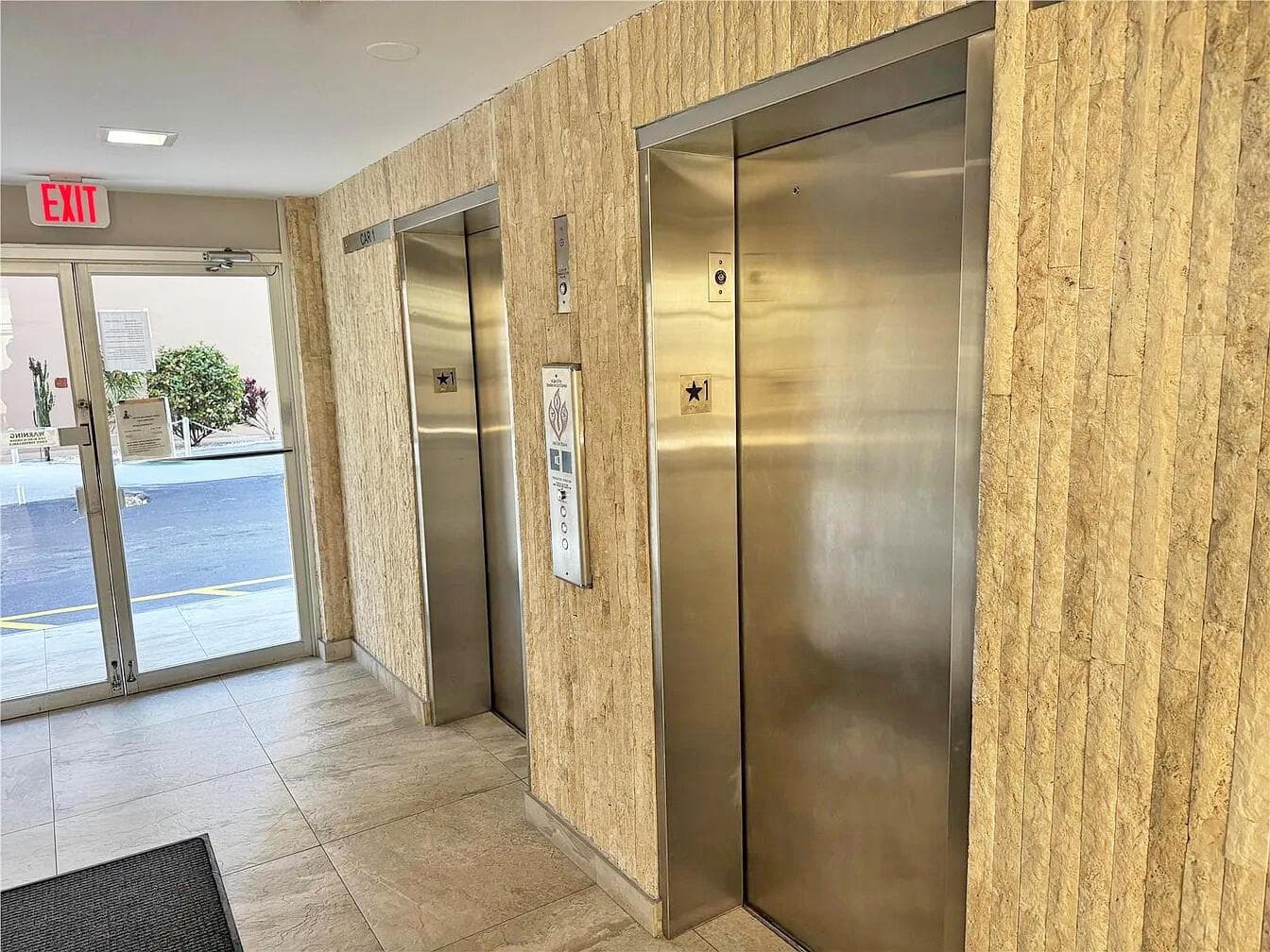 3113 S Ocean Drive 504 photo 5