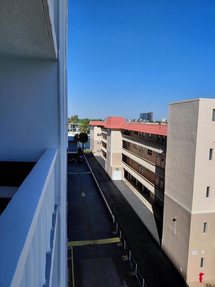 3113 S Ocean Drive 504 photo 21