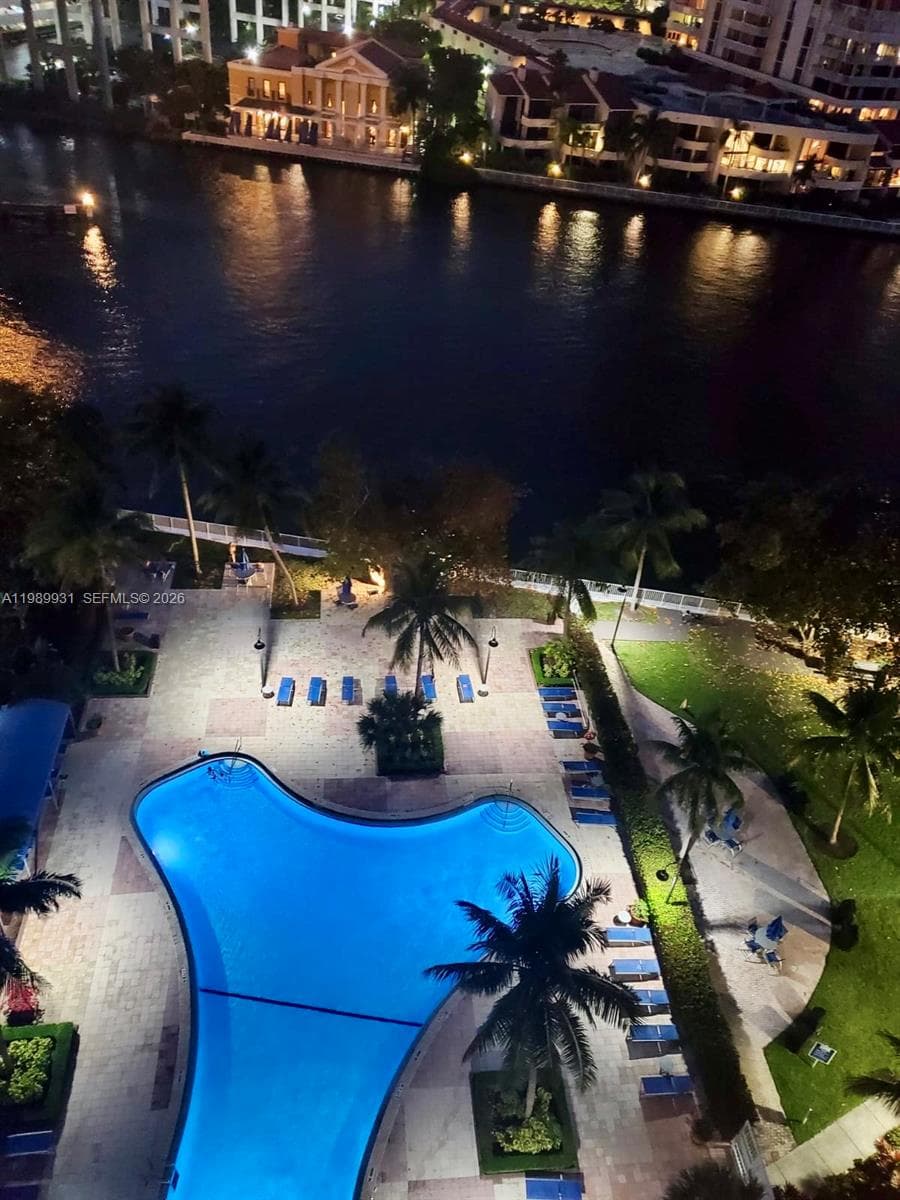 19390 Collins Ave 1405 photo 5