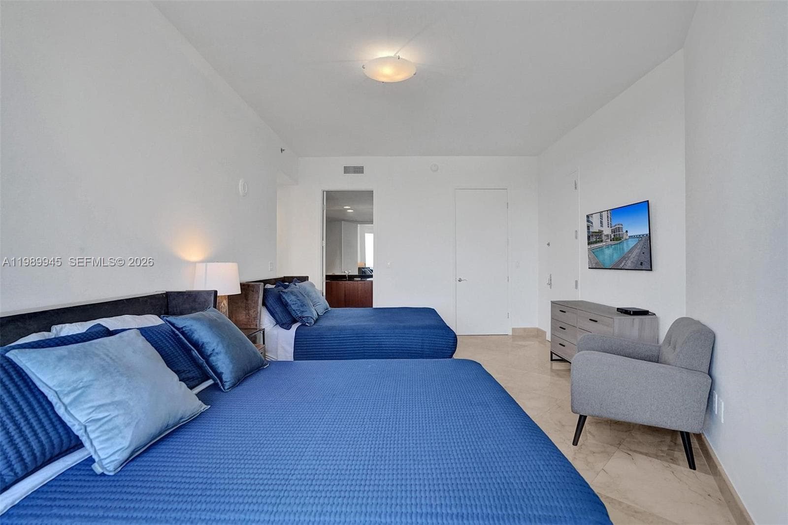16001 Collins Ave 805 photo 21