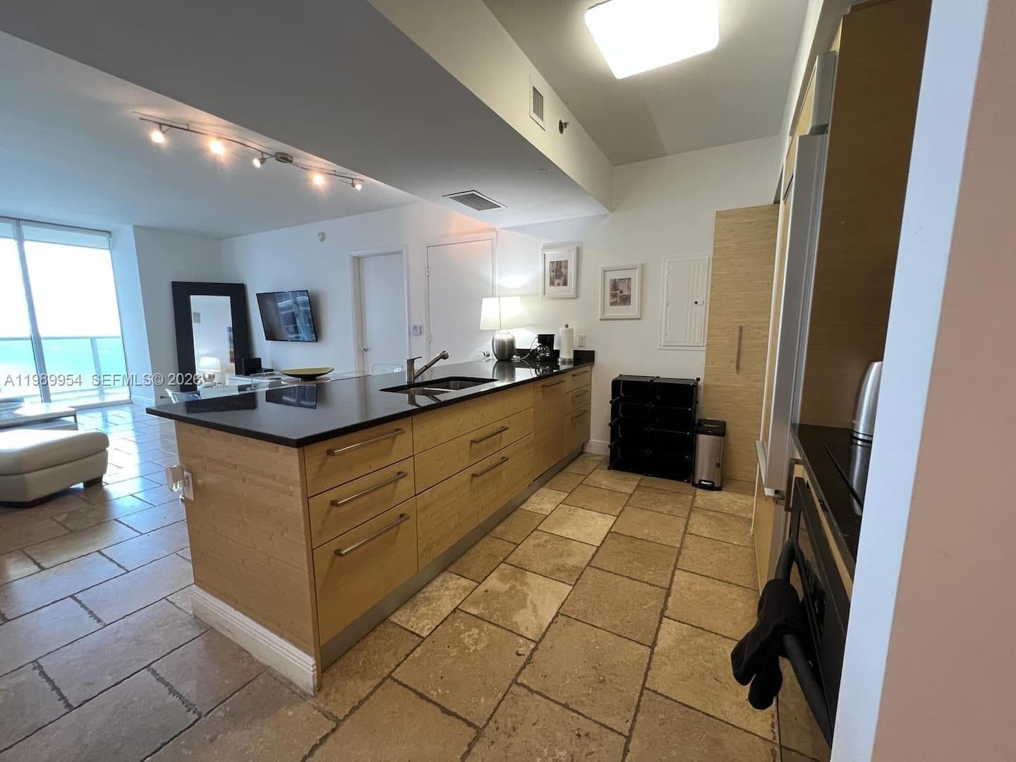 1830 Ocean Dr 4010 photo 7